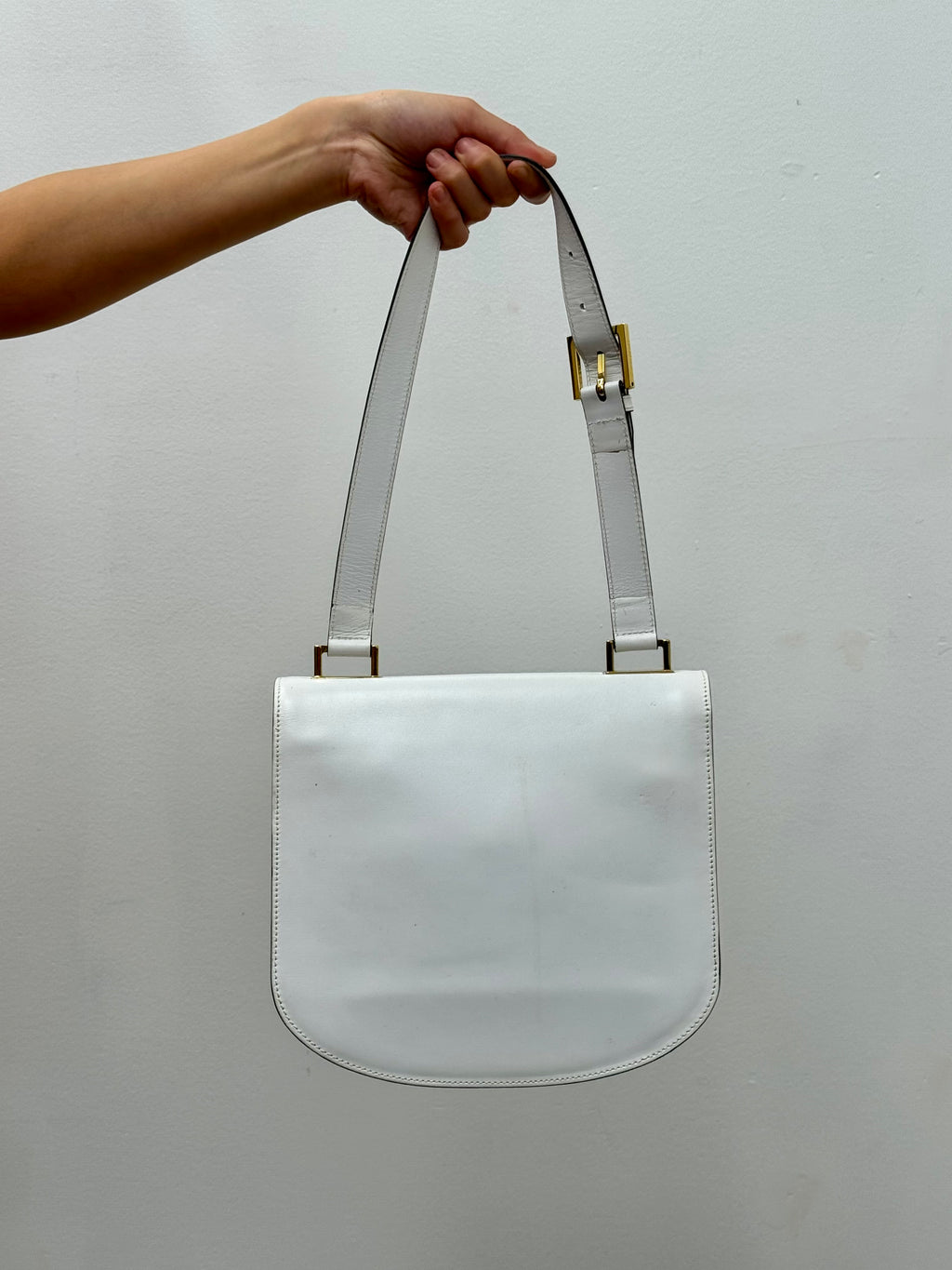 Fendi White Leather Accordion Shoulder Bag with Gold-Tone Hardware