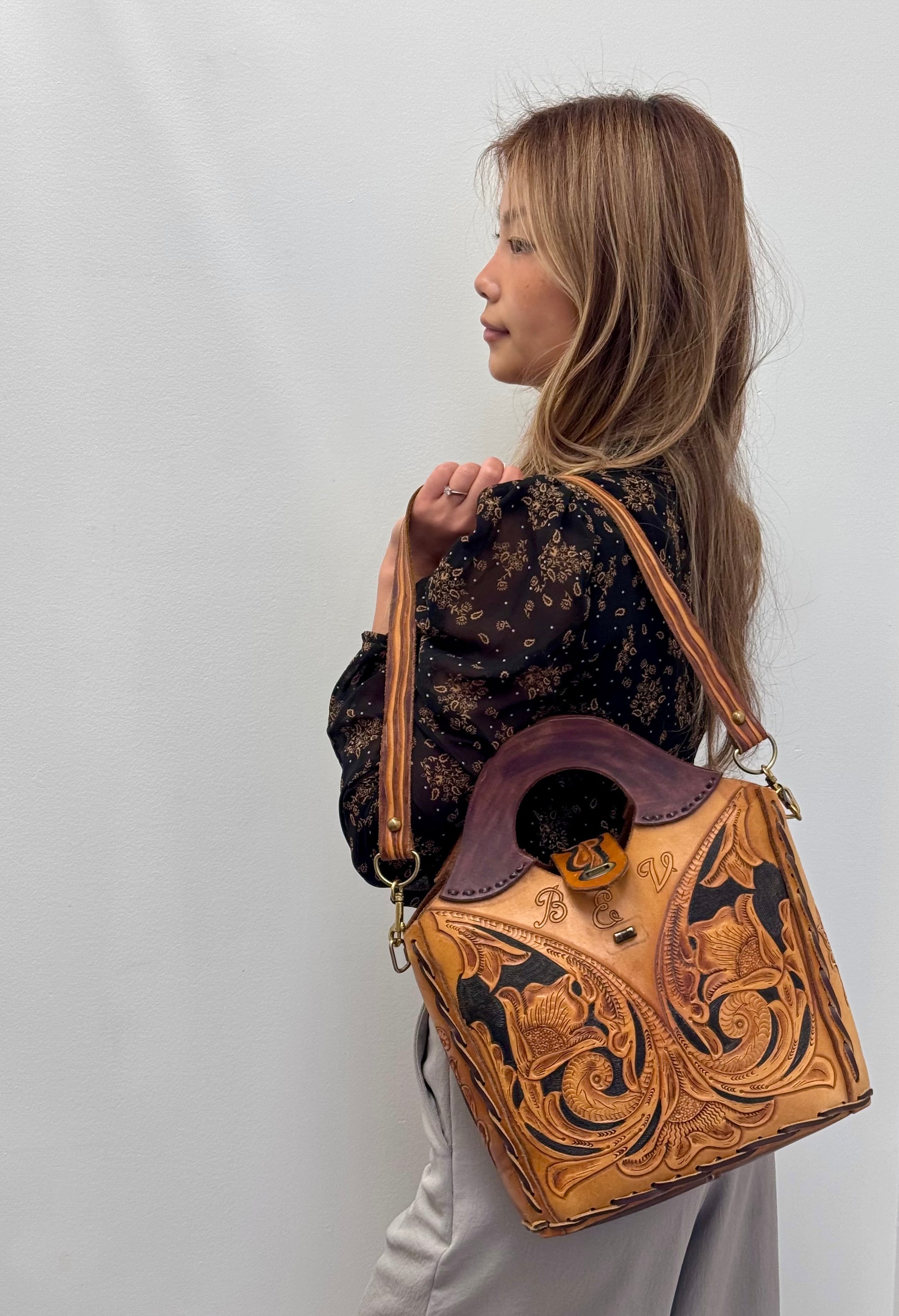 Vintage Hand Tooled Leather Bag Floral Western Tote / Crossbody