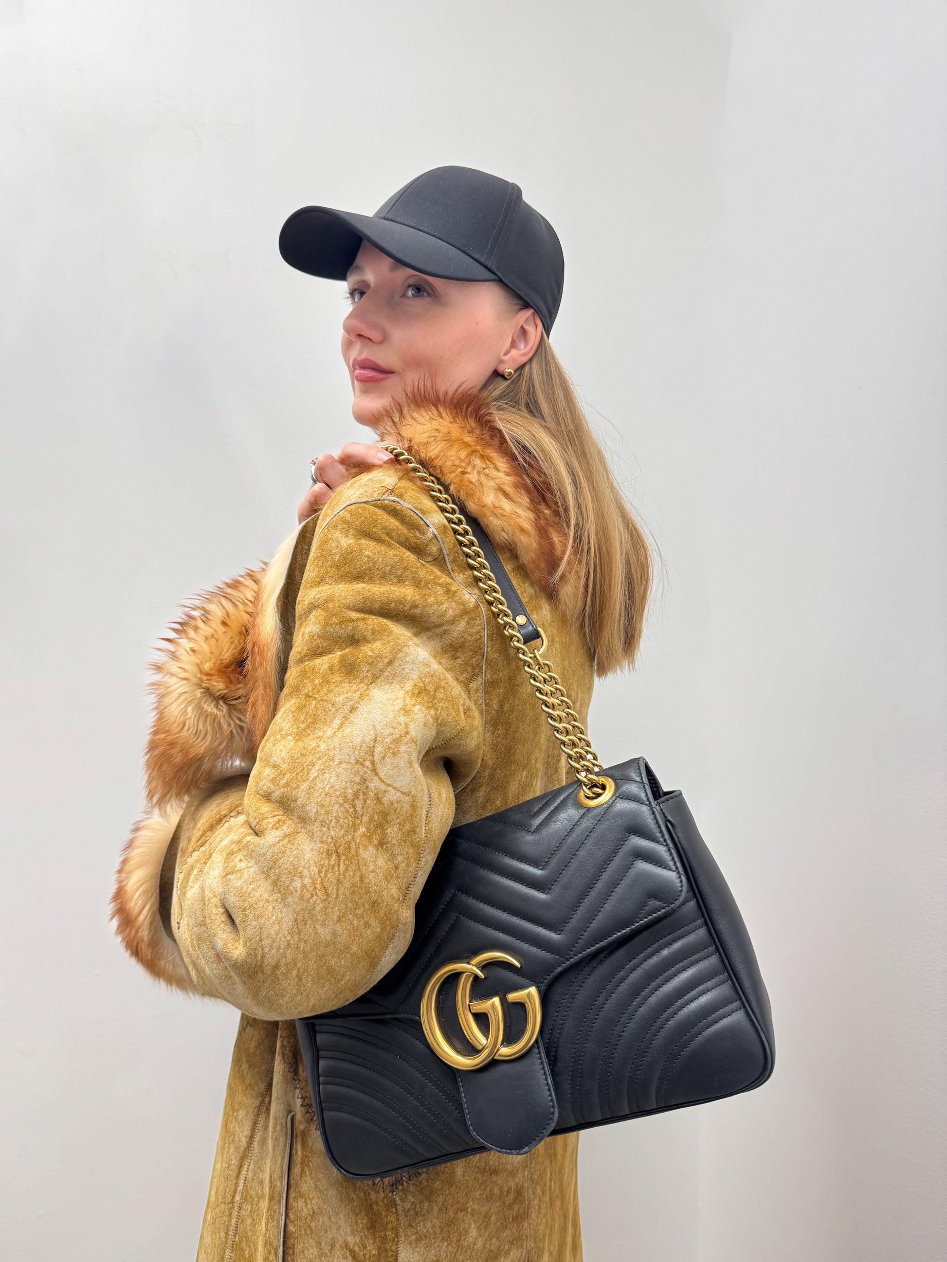 Gucci GG Marmont Medium Matelassé Shoulder Bag in Black