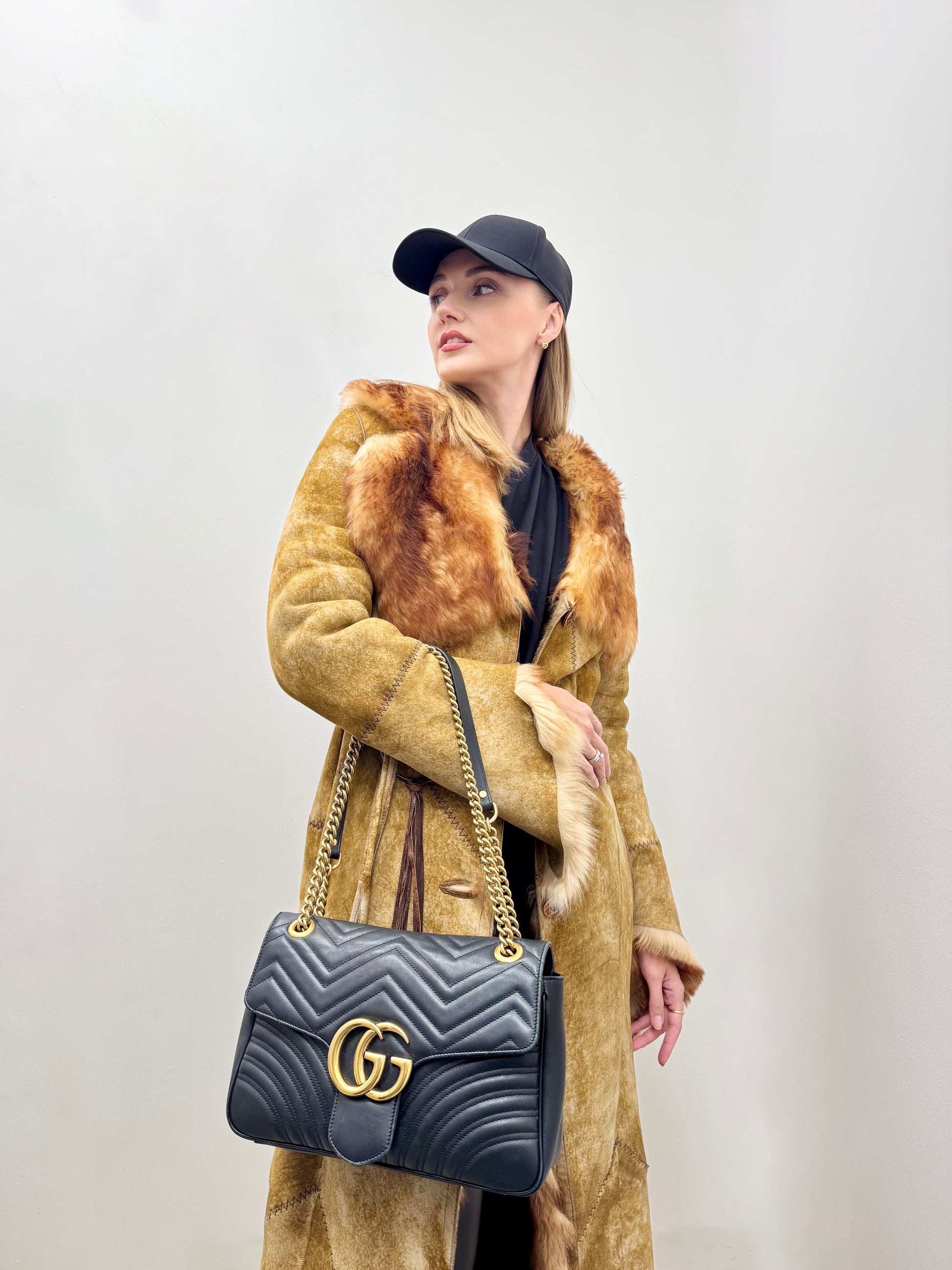 Gucci GG Marmont Medium Matelassé Shoulder Bag in Black
