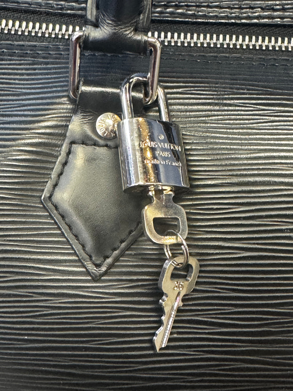 Louis Vuitton Speedy 30 in Noir Epi Leather