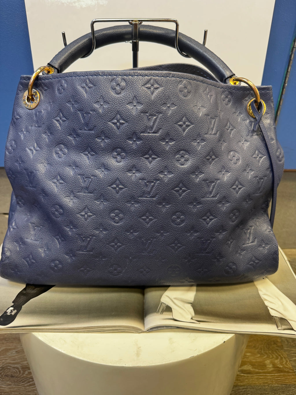 Louis Vuitton Artsy MM Monogram Empreinte Infini
