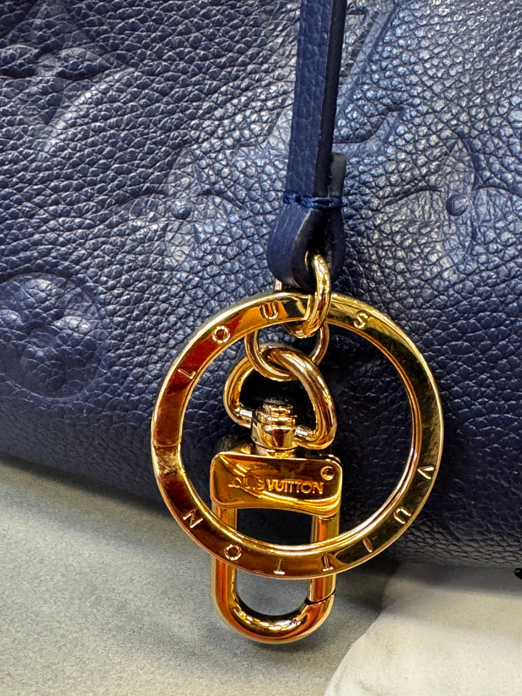 Louis Vuitton Artsy MM Monogram Empreinte Infini