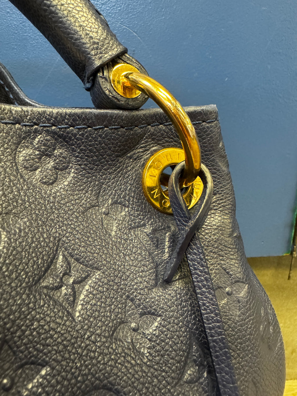 Louis Vuitton Artsy MM Monogram Empreinte Infini