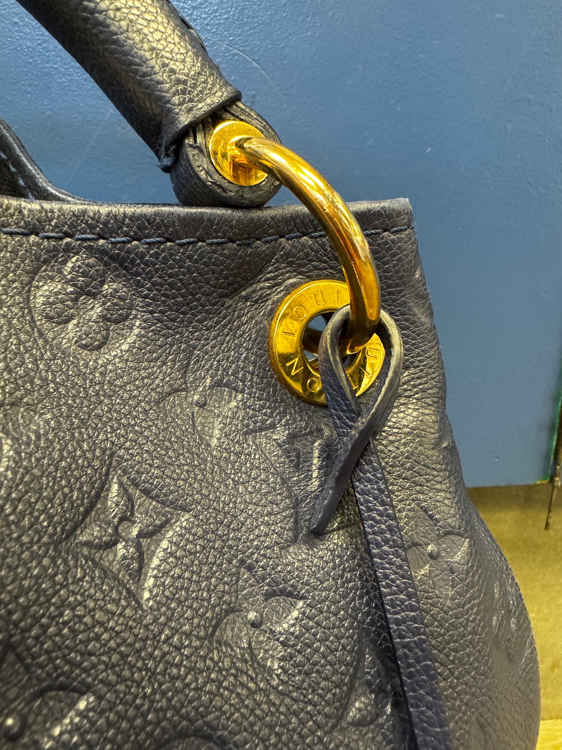 Louis Vuitton Artsy MM Monogram Empreinte Infini