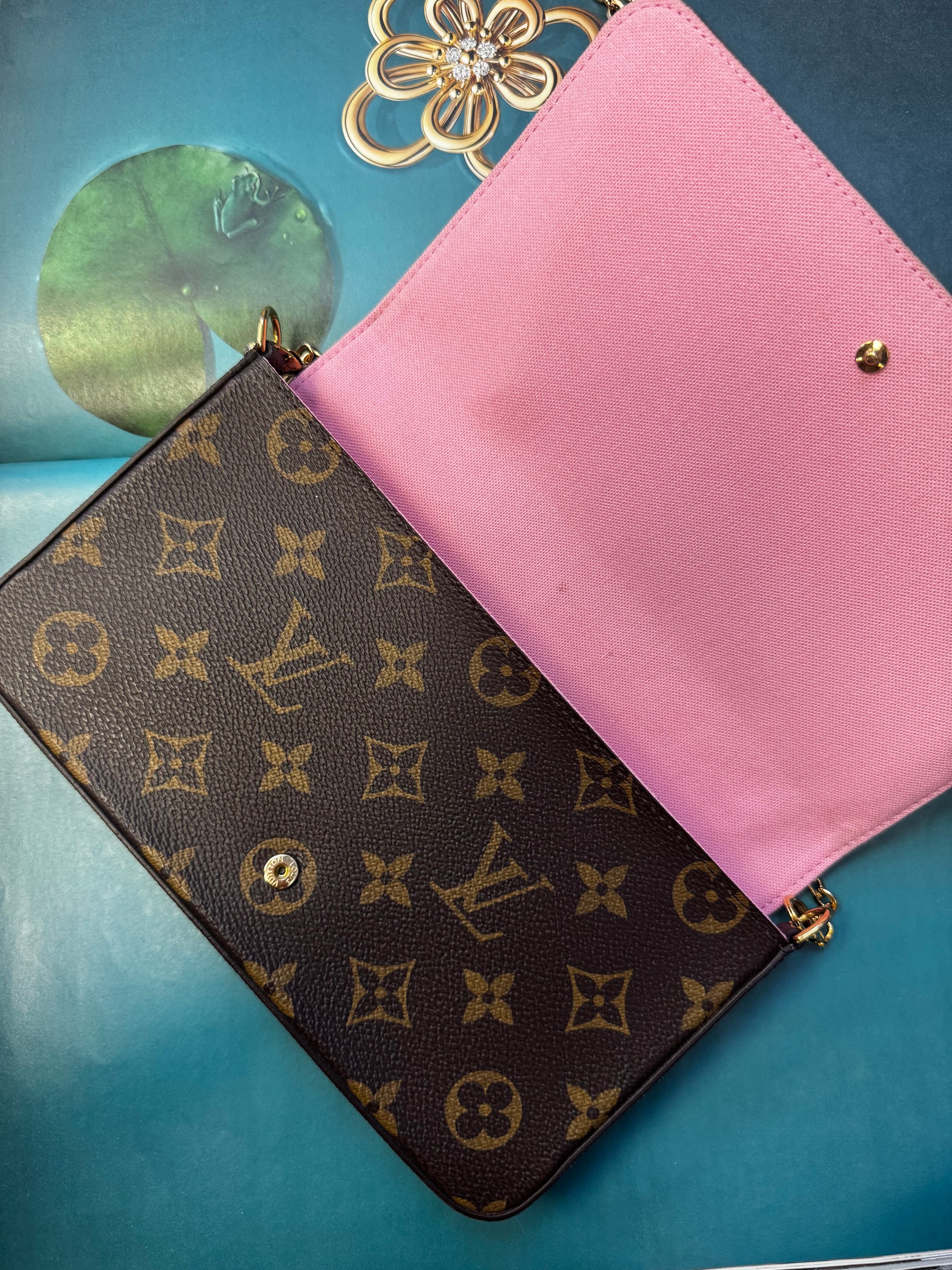 Louis Vuitton Pochette Félicie, Vivienne Holidays 2022 Paris Christmas Animation (M81545)