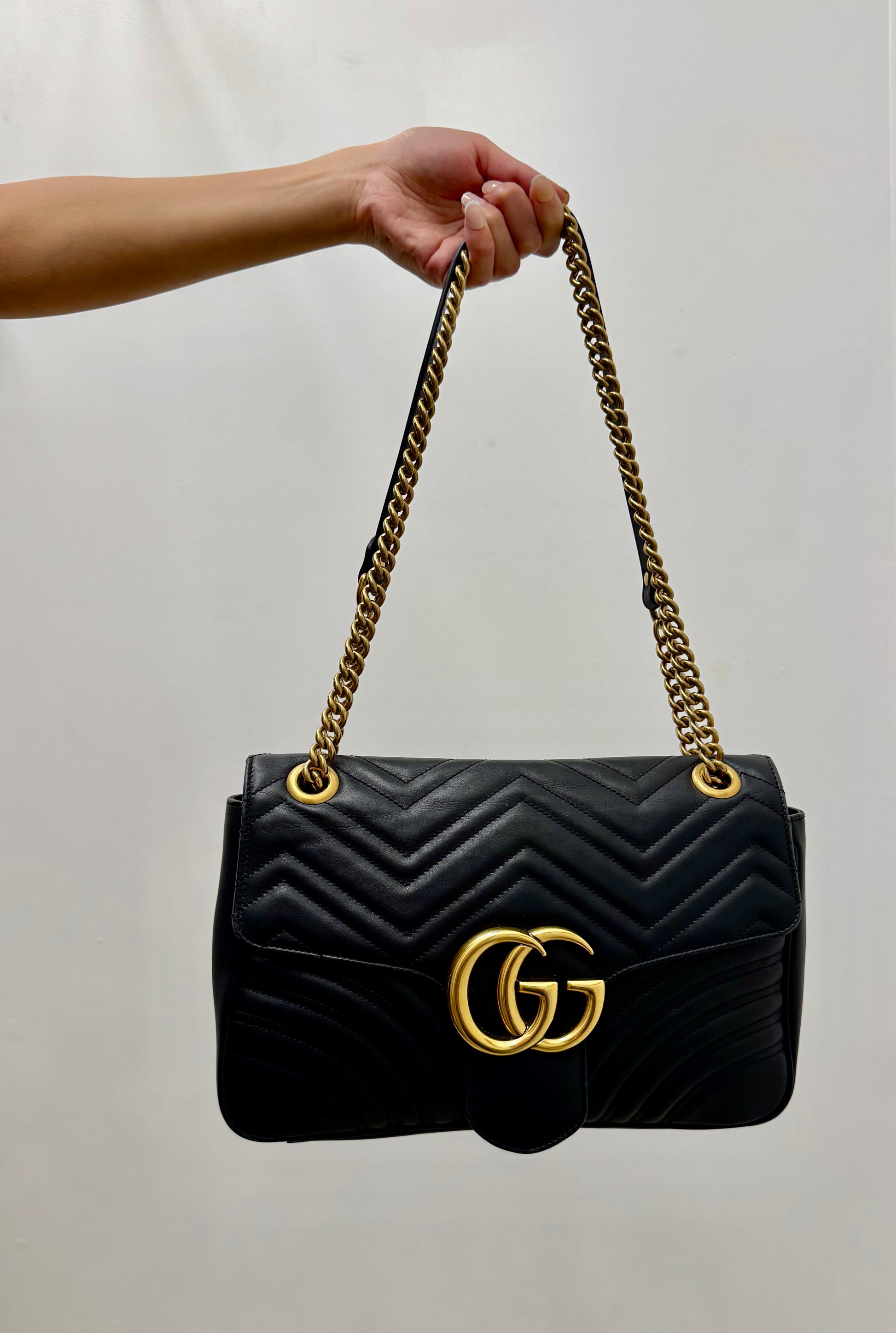 Gucci GG Marmont Medium Matelassé Shoulder Bag in Black