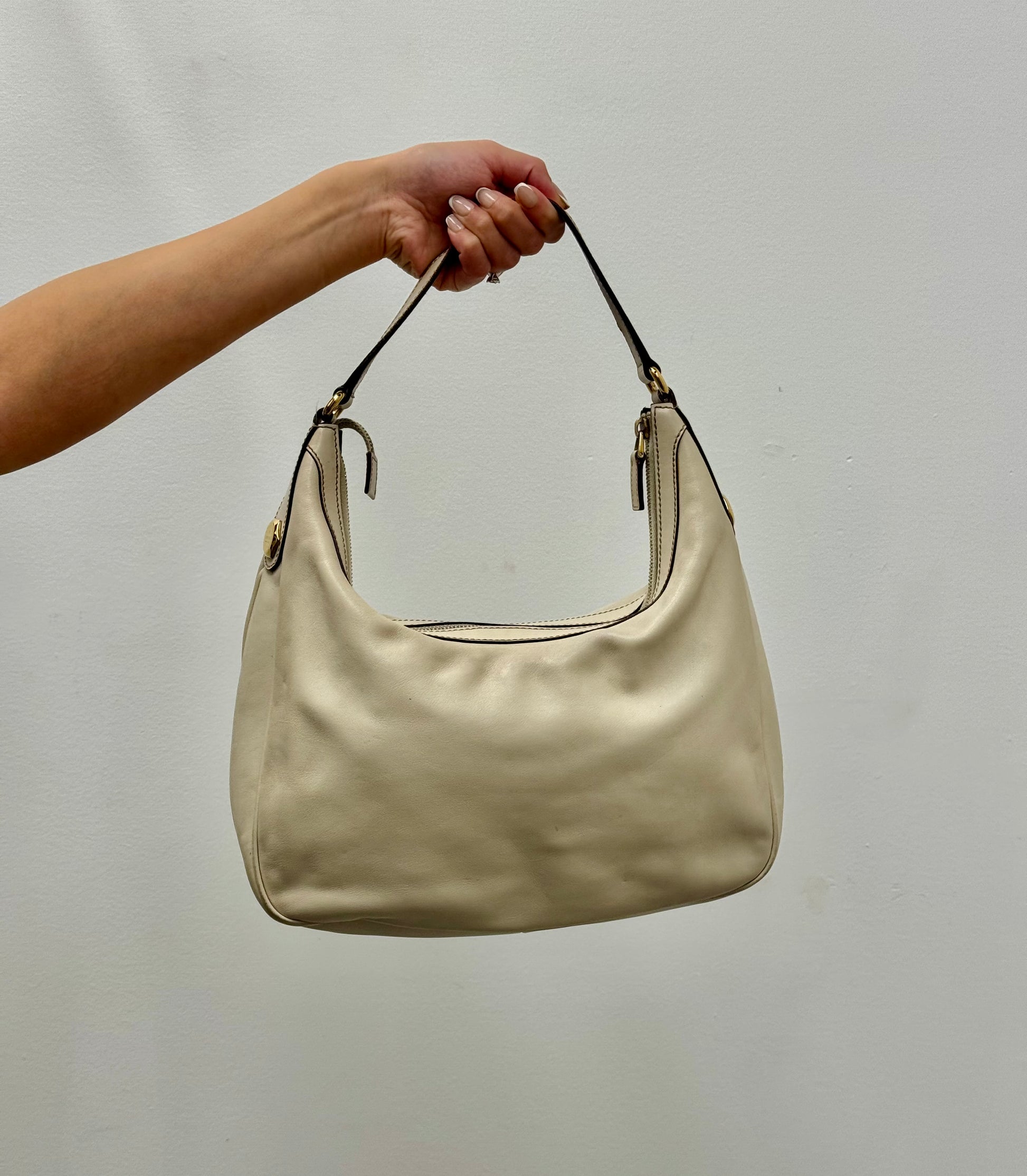 Gucci Ivory Leather Hobo Shoulder Bag with Gold Tone Hardware