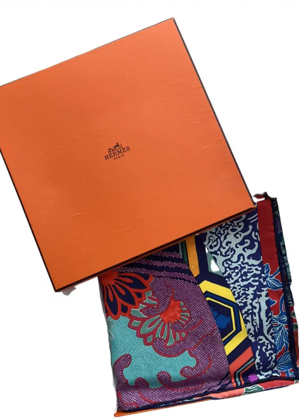 Hermès “Ex-Libris en Kimonos” Silk Scarf – Multicolor Carré 90