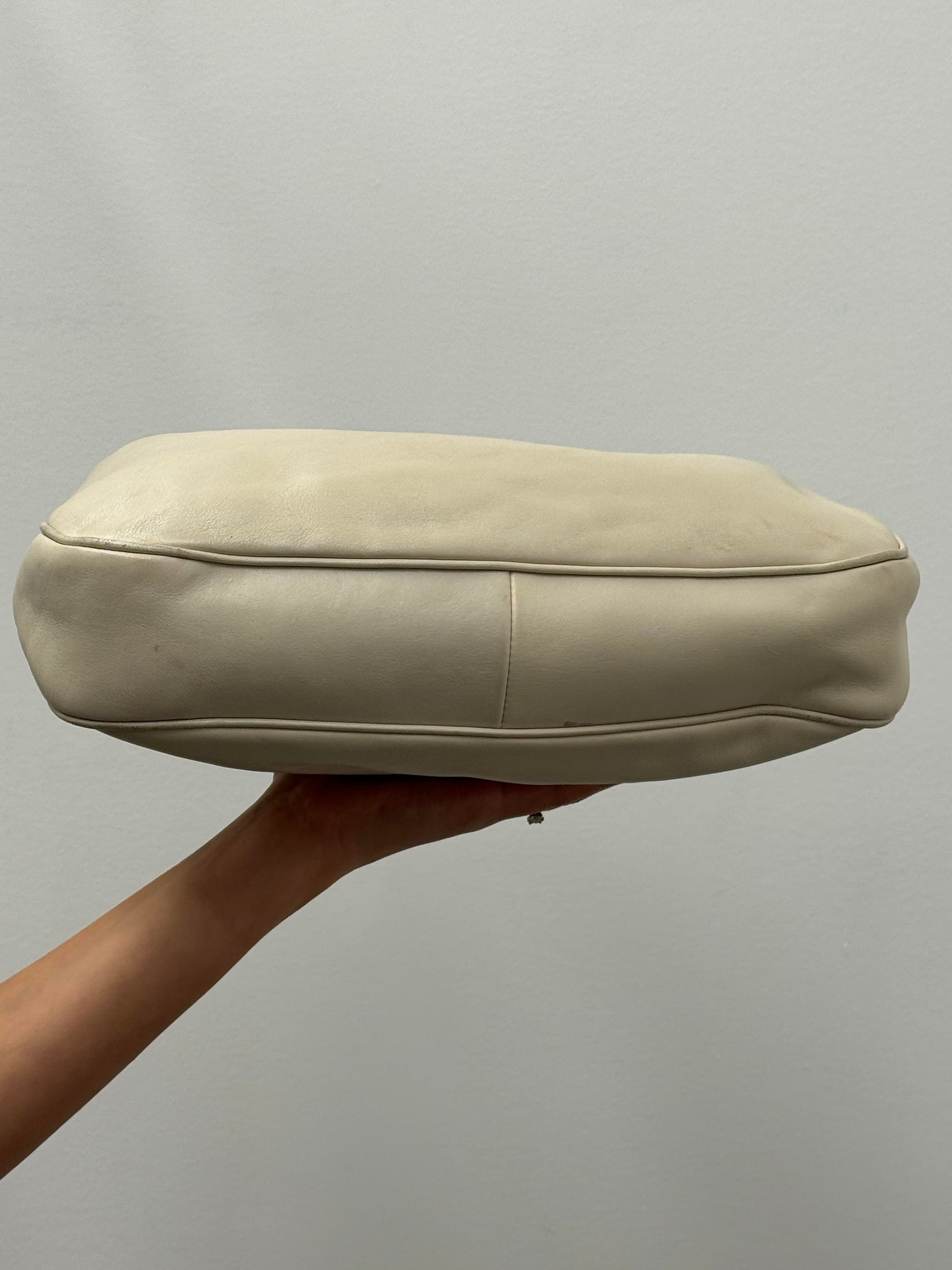 Gucci Ivory Leather Hobo Shoulder Bag with Gold Tone Hardware